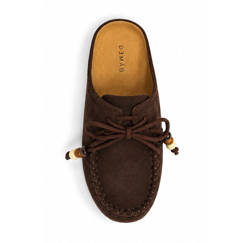 Mules brodées et bijoux en bois - Chocolat